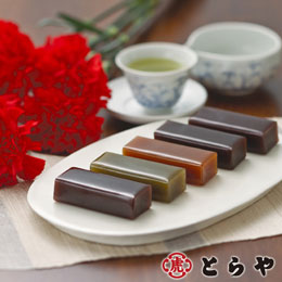 【日比谷花壇・母の日】とらや「小形羊羹5本入」のセット