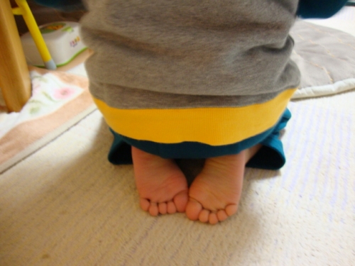 ２歳７ヶ月の息子の足の画像（1枚目）