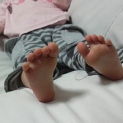 「２歳になったばかりの娘です！」【お子様のカワイイ素足自慢コンテスト！】我が子の素足を自慢して子供靴ゲット♪の投稿画像