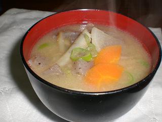 やっぱり日本人はみそ汁　野菜いっぱい”豚汁”の画像（1枚目）
