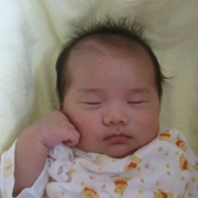 「何を考えながら寝てるのかな？？」赤ちゃんのキュートな写真コンテスト！！ベビちゃんのしぐさ。お寝ぼけ顔。度アップ顔の投稿画像