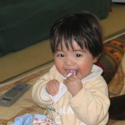 「なんでも食べちゃうお年頃」赤ちゃんのイイ笑顔の写真を大募集！赤ちゃんのお肌にやさしい「よだれかけ」モニターの投稿画像
