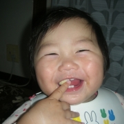 「食べること、大好きです☆」赤ちゃんのイイ笑顔の写真を大募集！赤ちゃんのお肌にやさしい「よだれかけ」モニターの投稿画像