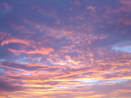 朝焼けの雲の画像（1枚目）