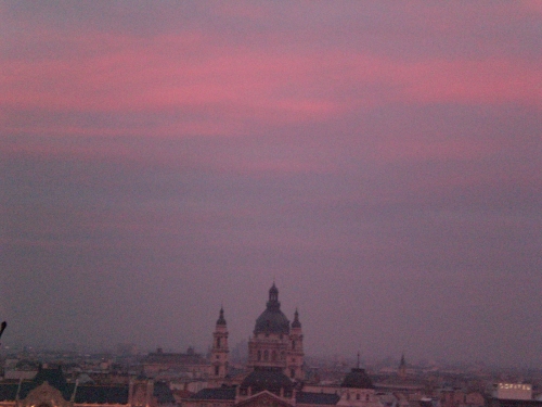 ブダペストはピンク色の街の画像（1枚目）