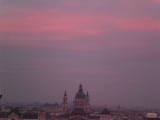「ブダペストはピンク色の街」の画像（1枚目）