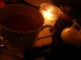「ホテルラウンジでの夜お茶」の画像（1枚目）