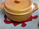 口コミ：オレンジの鍋によく似合う、セラドッグシリコンマット☆の画像（2枚目）
