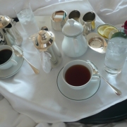 朝お茶はホテルのベッドの上で♪