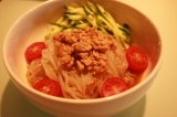 「カレー味の冷麺」の画像（1枚目）