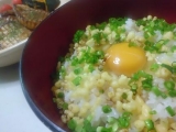 「卵かけたぬきご飯」の画像