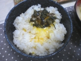 「卵かけ御飯に野沢菜の油炒め」の画像