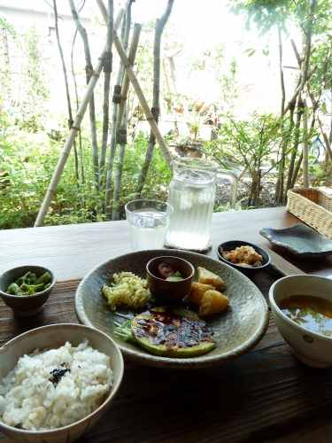 お気に入りのカフェでランチの画像（1枚目）