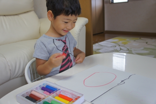 食べるのも書くのも一緒の机・・・の画像（3枚目）