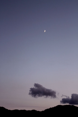 ハート型の雲と三日月、そしてラブ＆ピース♪の画像（1枚目）