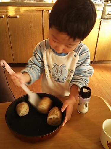 ２歳の料理人の画像（1枚目）