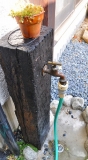 「枕木の立水栓」の画像（1枚目）