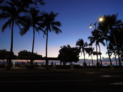 ハワイの夕暮れの画像（1枚目）