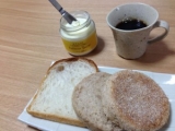 口コミ：朝食風景。アンデルセンのグッドモーニングセットで簡単に準備できた♩の画像（5枚目）