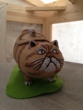 「陶器市で出逢った味のある顔をした猫さん」の画像（1枚目）