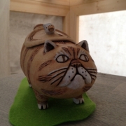 陶器市で出逢った味のある顔をした猫さん