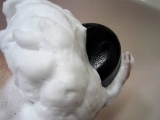 口コミ：ホイップクリームのようなキメ細やかな泡立ち☆黒なまこの石鹸の画像（2枚目）