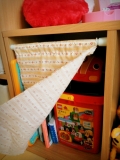 「子供のおもちゃ、本を隠す突っ張り棒★」の画像（1枚目）