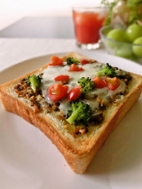 口コミ記事「具だくさんの食べるオリーブオイルスプレッド(袋入り)でトースト」の画像