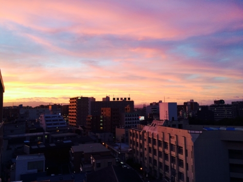 理由もなく涙がつたう秋の夕暮れの画像（1枚目）