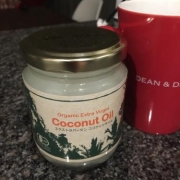 エクストラオーガニックのココナッツオイルです。香りに癒され、乾燥にも効果的です。