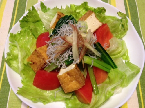 カリカリ厚揚げ豆腐のボリューミーサラダの画像（1枚目）