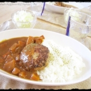 お昼でも豪華なハンバーグカレー☆