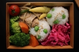 「グリンピースおにぎりのお弁当」の画像（1枚目）