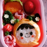 「パンダちゃんとミツバチ頭巾の女の子弁当」の画像（2枚目）