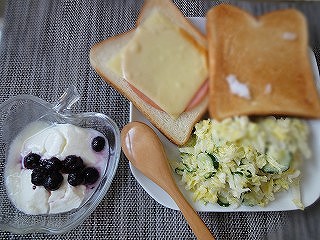 オリブ―オイル入りサラダ　朝食の画像（1枚目）