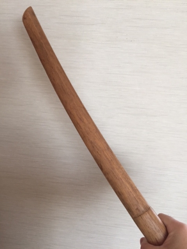 ●中学の修学旅行で京都のお土産物屋で買った木刀の写真の画像（1枚目）