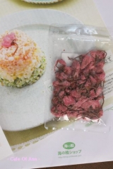 口コミ：桜の塩漬けおにぎりと和ンプレート定食の画像（1枚目）