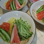 そうめんかぼちゃで冷し中華麺ではありあせん❗そうめんかぼちゃなんですかにかま オホーツクと一緒に🎶#冷し中華にオホーツク  #カニカマ  #一正蒲鉾  #moniplaのInstagram画像