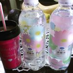 本日の#グリーンスムージー は、#バナナ 、#アボカド #豆乳 #ゴーヤ #十種雑穀はとむぎきな粉 #チョコプロテイン 、#プチトマト #人参 で作りました。美味かっちゃん(•ө•)♡ コープさんの無…のInstagram画像
