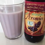 #aroniada #monipla #アロニア果汁 #渋みが心地いい  #美味しい #牛乳割り にしました。 #ゴクゴク 飲める #美味しさ  #ポリフェノール と #アントシア…のInstagram画像