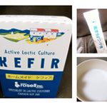 牛乳を発酵させて作るケフィアを食べてみました。室温で発酵させて作ります。善玉菌が増えてお通じがよくなりました(●´ω｀●)ヨーグルトみたいで食べやすい！#rosellkefir #moniplaのInstagram画像