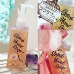 ジョイココのスクラブハンドソープ。Powdery Roseの甘くて良い香りはフローラルなせっけんの香り。ヴァージンココナッツオイル配合で、日本初の天然アボカド種子のスクラブ配合のお洒落なハンド…のInstagram画像