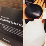 スタイルクリエイトの『プリュ クリアファイン ブラック ソープ』。“洗顔が楽しくなる”濃密石けんです。泡立て・汚れ吸着・洗い流し・洗い上がり…洗顔の全てのパーツに完璧を求めた黒石鹸というだ…のInstagram画像