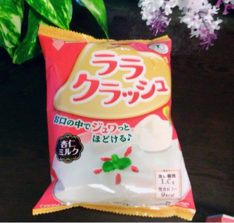 口コミ：
  新発売の杏仁味のオヤツ♪
の画像（1枚目）