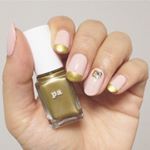 ゴールドでストレートフレンチ✨@pa_nailのスパイシーメタル1度塗り。ちょっとニュアンスもある渋い色です。カラバリが12色も！#nail #nailart #nailpolish #notd #m…のInstagram画像
