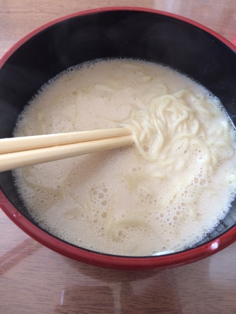 口コミ：動物性原料不使用！なのに豚骨ラーメン？新発売の一番食品とんこつ風ラーメンモニターの画像（4枚目）