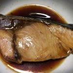 #鎌田醤油 さんの#和風たれ #十倍白だし #煮魚醤油 お試しさせていただきました(^^) 写真のはブリを #煮魚醤油 を使って煮てみたのです。この醤油自体にお出汁、砂糖、みりん、 #十勝ワイ…のInstagram画像