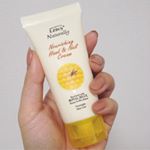 ハンドクリーム増殖中🖐こちらはレイヴィーハンド&ネイルクリーム。ローヤルゼリー入りでシットリで香りも香水の様なこだわり。モニプラさんより #ネイル #レイヴィー #ローヤルゼリー #ハンドクリーム #…のInstagram画像