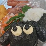 人に見せれるモノではありませんが😱キャラ弁初挑戦！難しいですけど、楽しいですね😂✨#ひつじのショーン弁当 #ひつじのショーンキャラ弁 #moniplaのInstagram画像