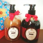 チョコレシャンプー＆トリートメントをお試しさせてもらいました♡シャンプーはチョコシロップ、トリートメントはチョコクリームみたいで、甘い香りがとっても癒されます。翌日の髪はツルツルして触り心地もよし…のInstagram画像